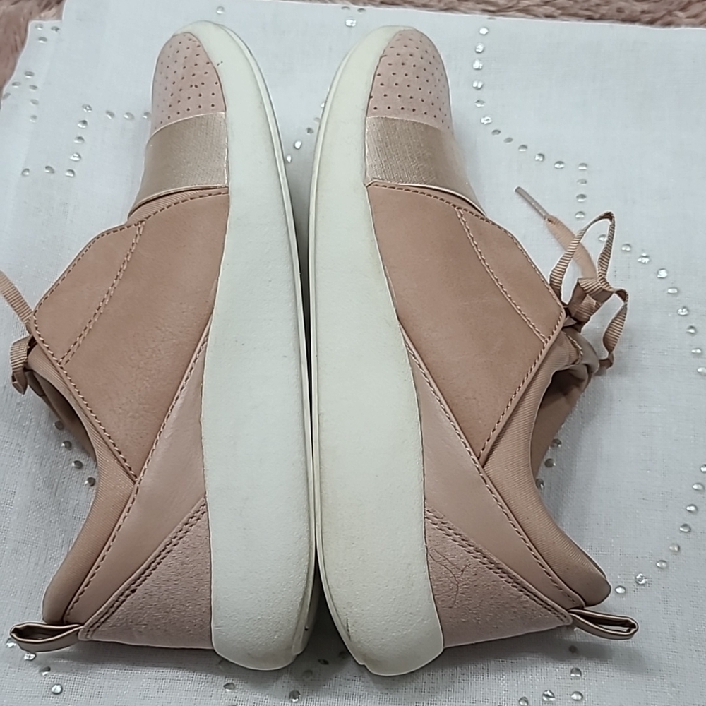 Big Buddha Women's Light Pink Sneakers Sz.7.5 - Picture 7 of 10